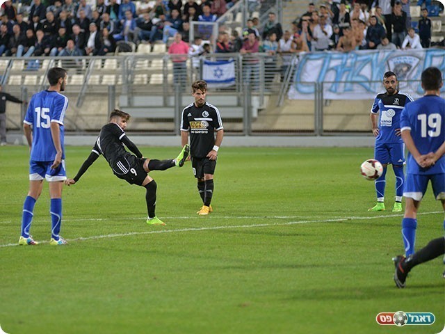 אלקנתי בועט (ארנון לוי)